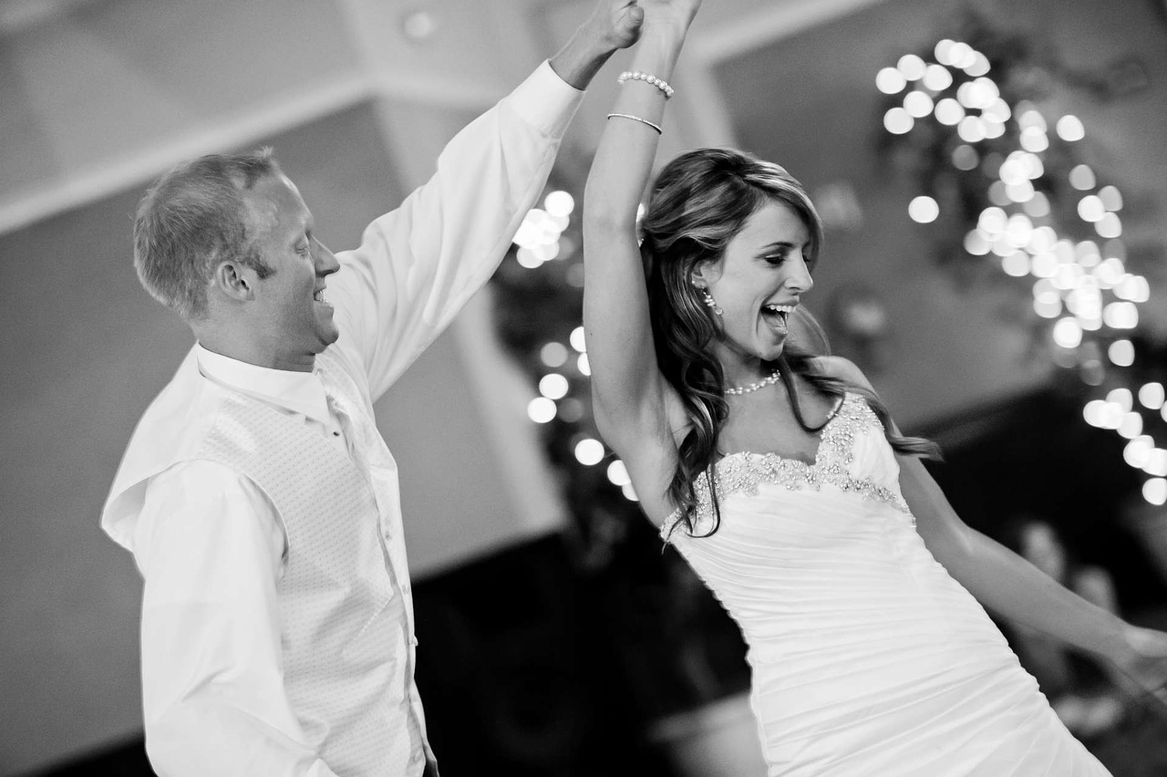 wedding-dance-happy-couple